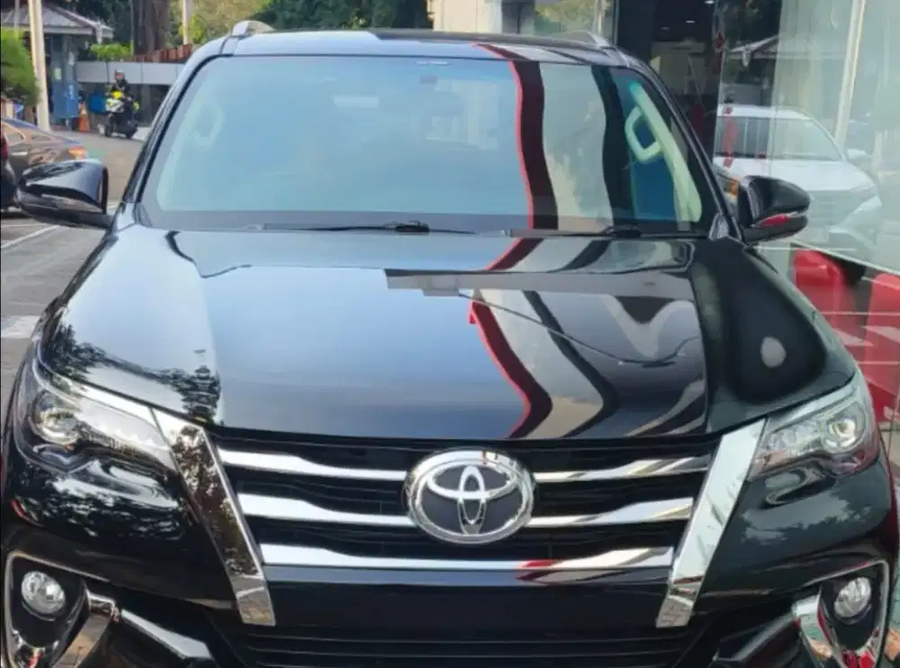 TOYOTA FORTUNER 2.4VRZ 4X2AT MATIC SOLAR 2018 HITAM METALIK (KM25.000)