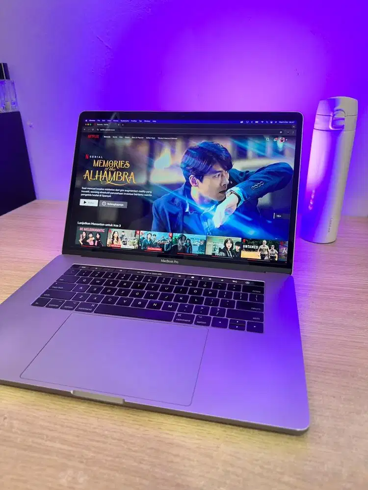 Macbook Pro 15 inch 2016 Touchbar Grey (Like New)