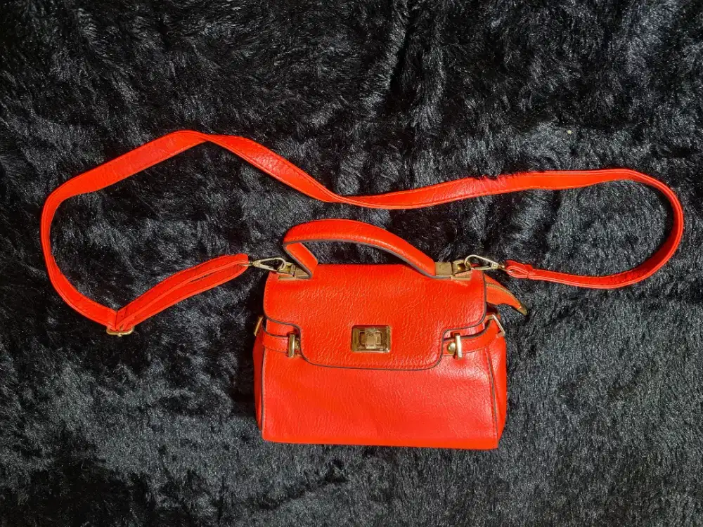 Tas merah cantik