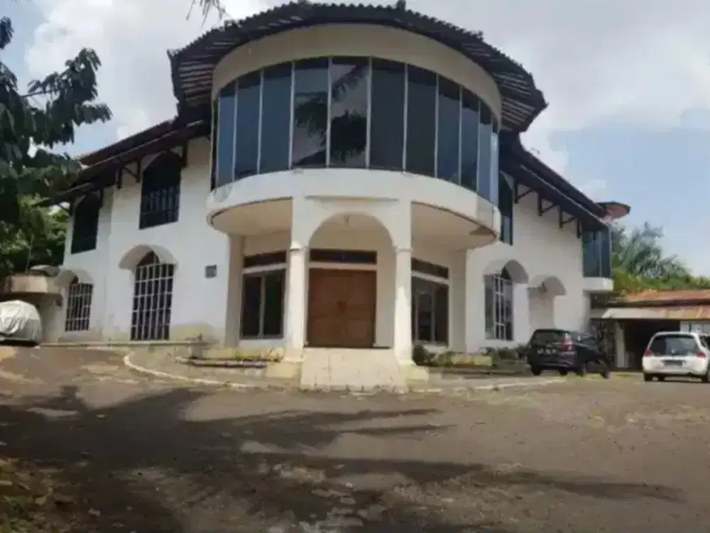 Murah, Mainroad Dago, Bandung Utara. Rumah Luas di Kota Bandung
