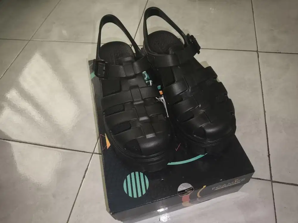 WTS Sepatu Sandal Skechers‼️JUAL RUGI.