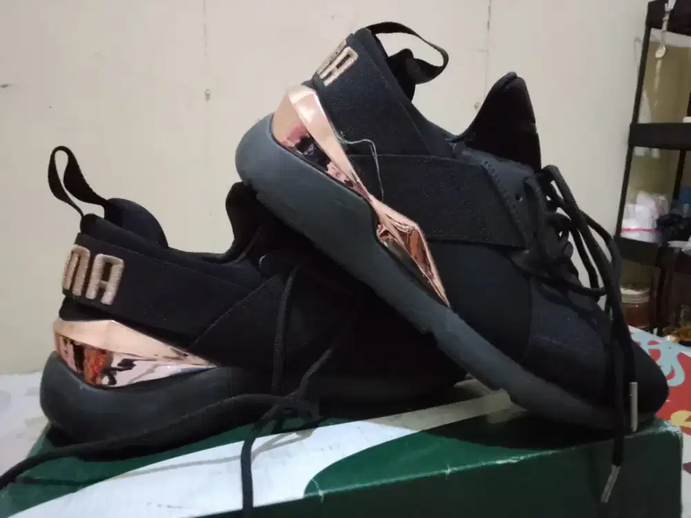 Jual sepatu . karena salah ukuran