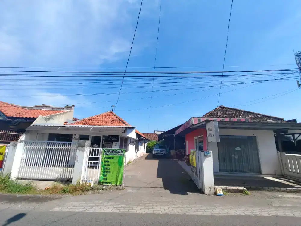 2 Rumah + 2 toko dalam satu lahan