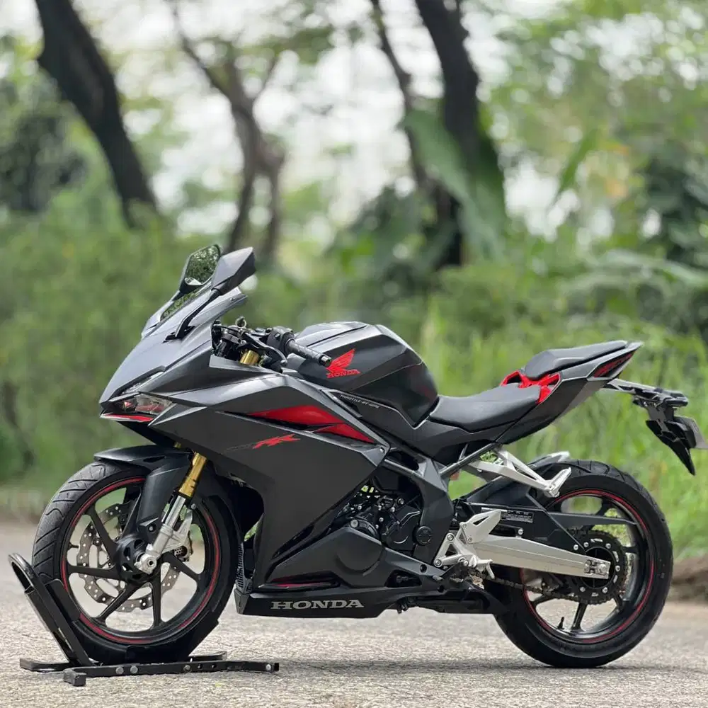 HONDA CBR250RR ABS BLACK 2017 KM 1K PAJAK PANJANG FULL MULUS