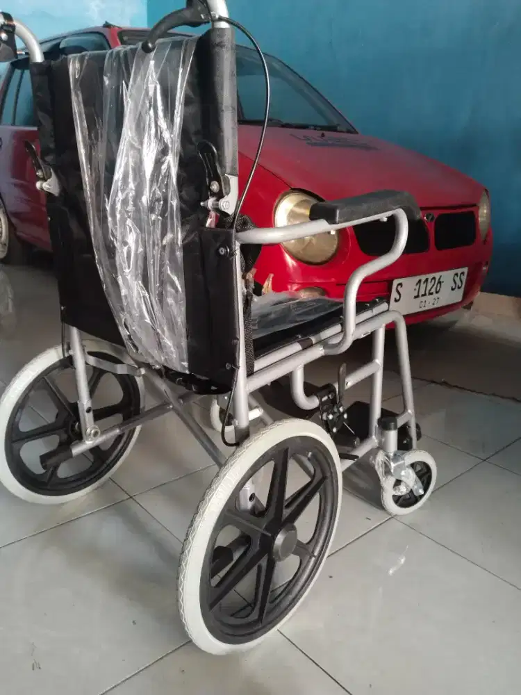Kursi roda orang sakit wa