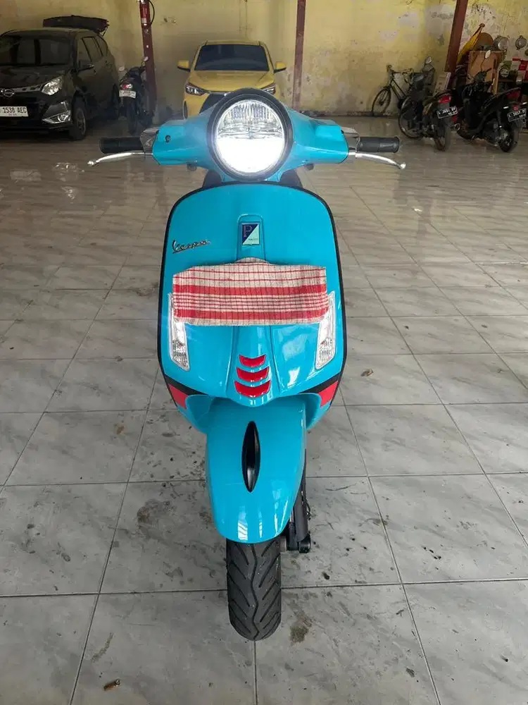 vespa primavera colour vibes 2023