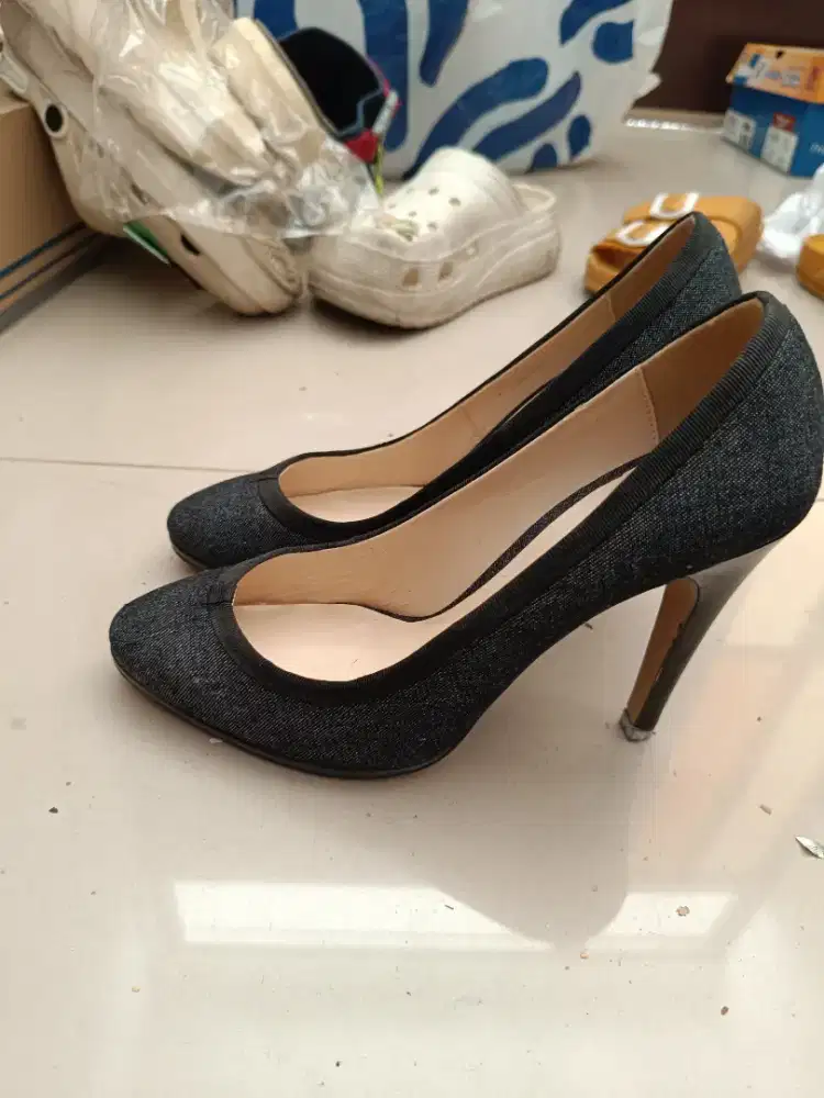 Charles and Keith original Jeans Pump