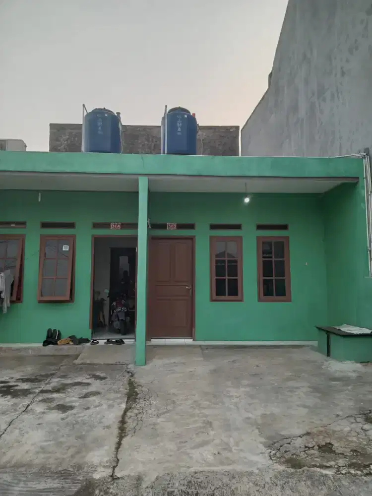 Disewakan rumah rumah halaman luas dekat graha raya bintaro