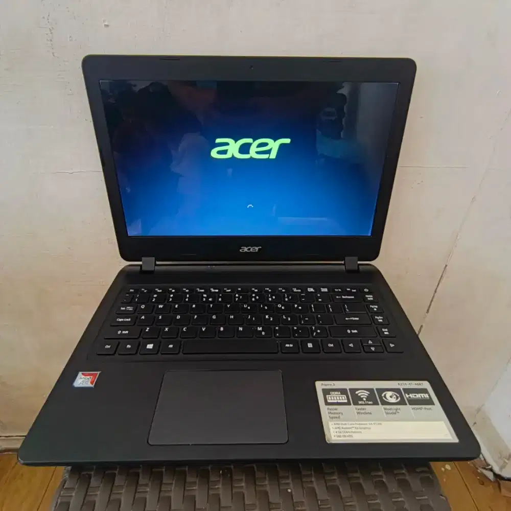 JUAL LAPTOP ACER ASPRIRE A314-41 AMD A4-9120e RAM4GB,SSD128+HDD320GB