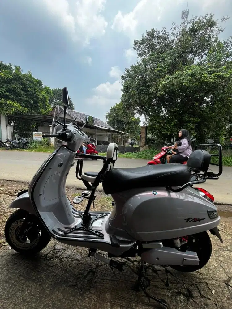 Dijual Uwinfly Warna Langka masih mulus Jarang pakai
