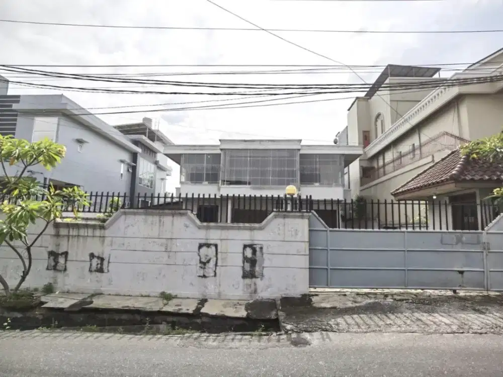 Rumah bulatan dengan halaman cukup besar lokasi dekat Jl. Kuantan
