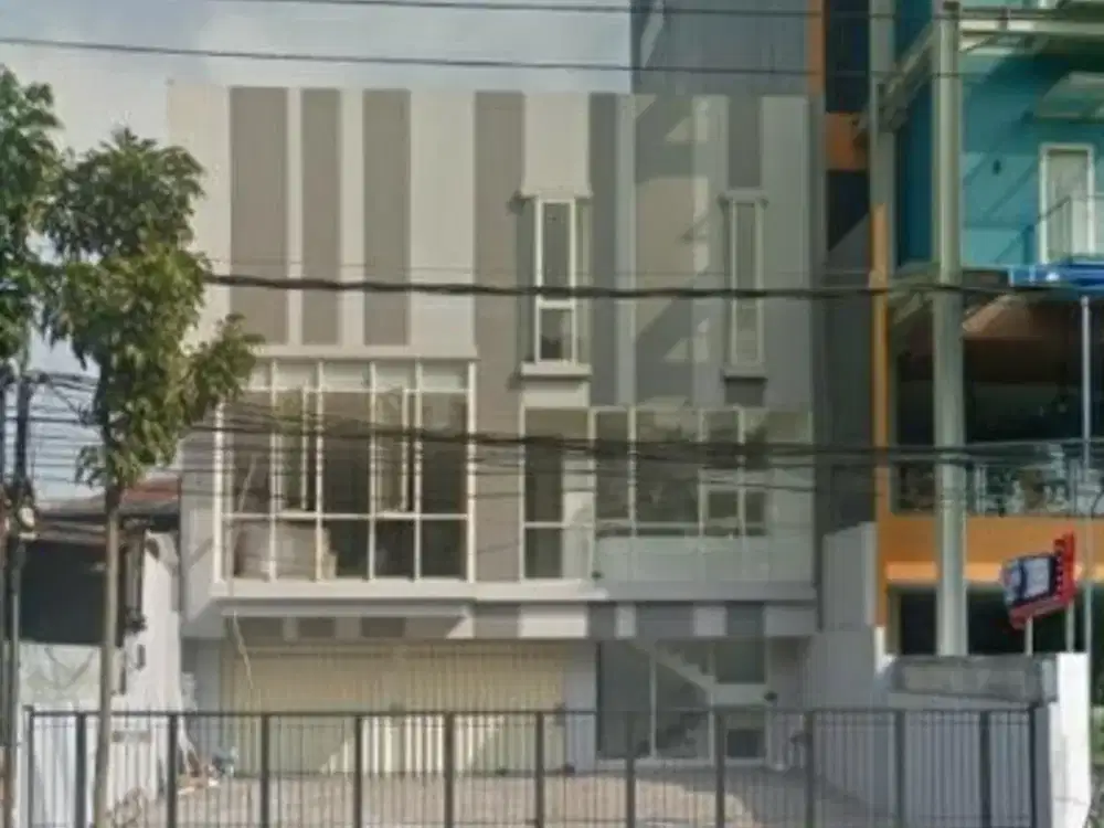 Disewakan bangunan 3 lantai lokasi strategis jl.perak barat surabaya