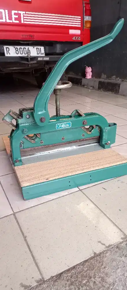 Mesin potong kertas