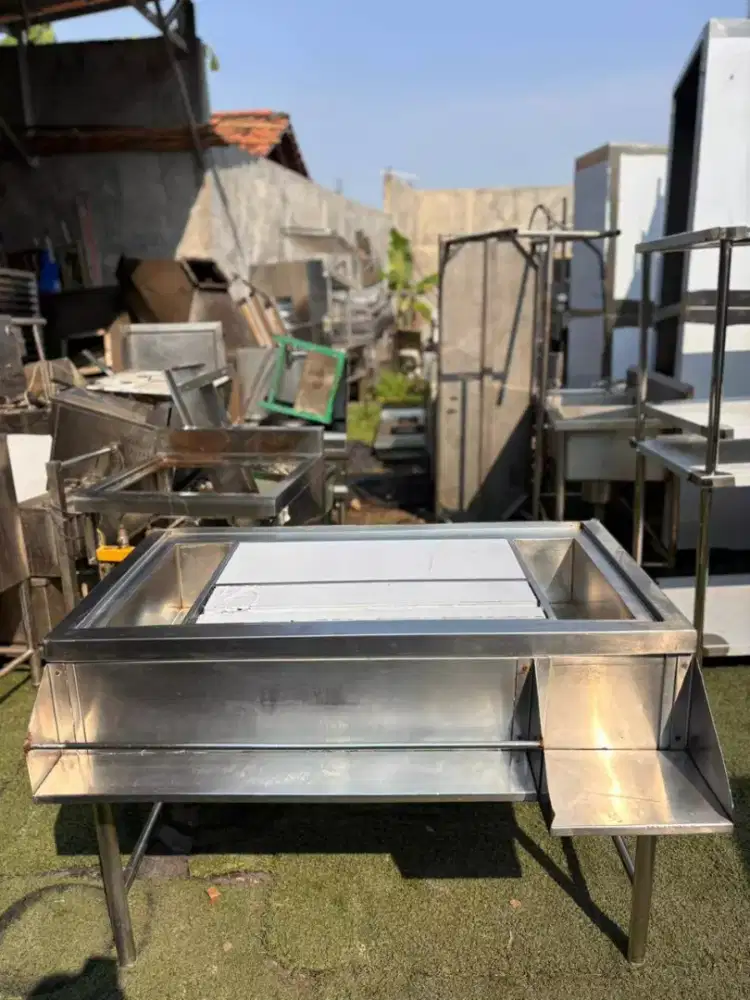 Ice bin station 
Ukuran 120x70x20x80
Lubang ice bin 70x50x30