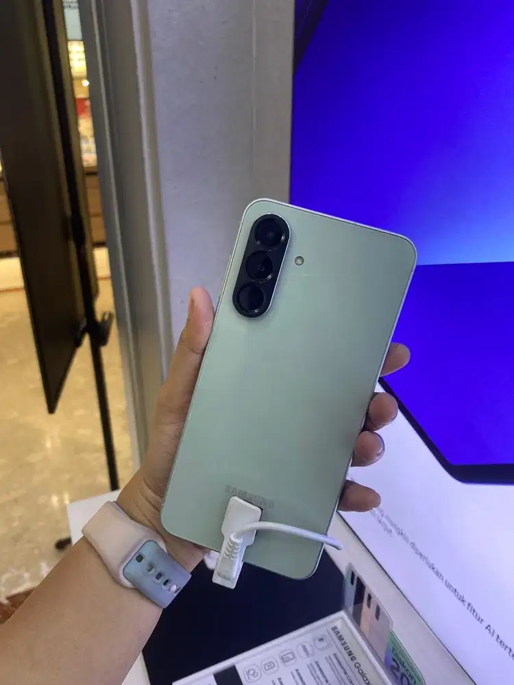 SAMSUNG A56 free adaptor