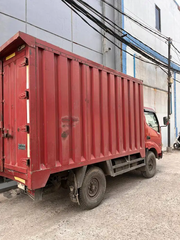 Toyota Dyna 110ST 2013 – Blind/Del Van – Warna Merah