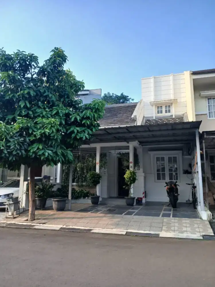 Di JUAL/SEWA
RUMAH KOTA WISATA.FULL FURNISH