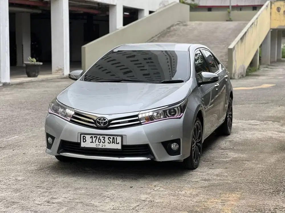 Toyota corolla Altis 1.8 V AT 2015 Silver