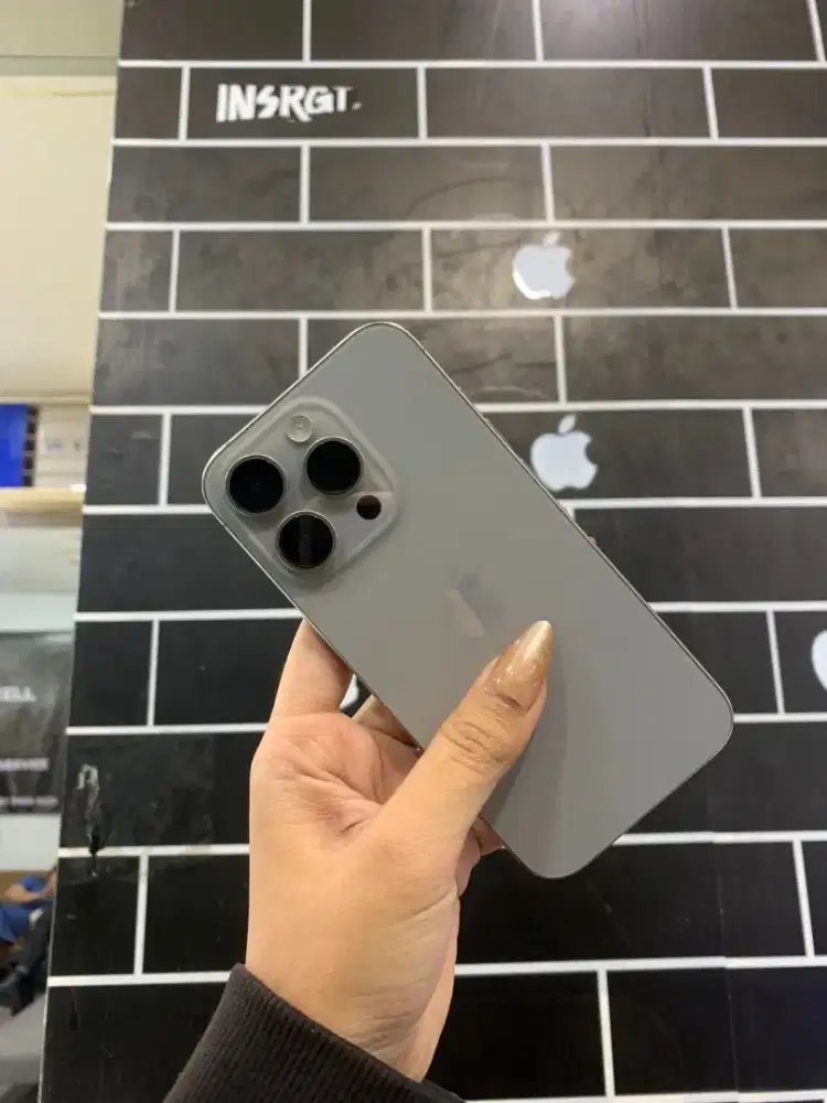 Iphone 15 pro ibox 128gb tanpa masalah