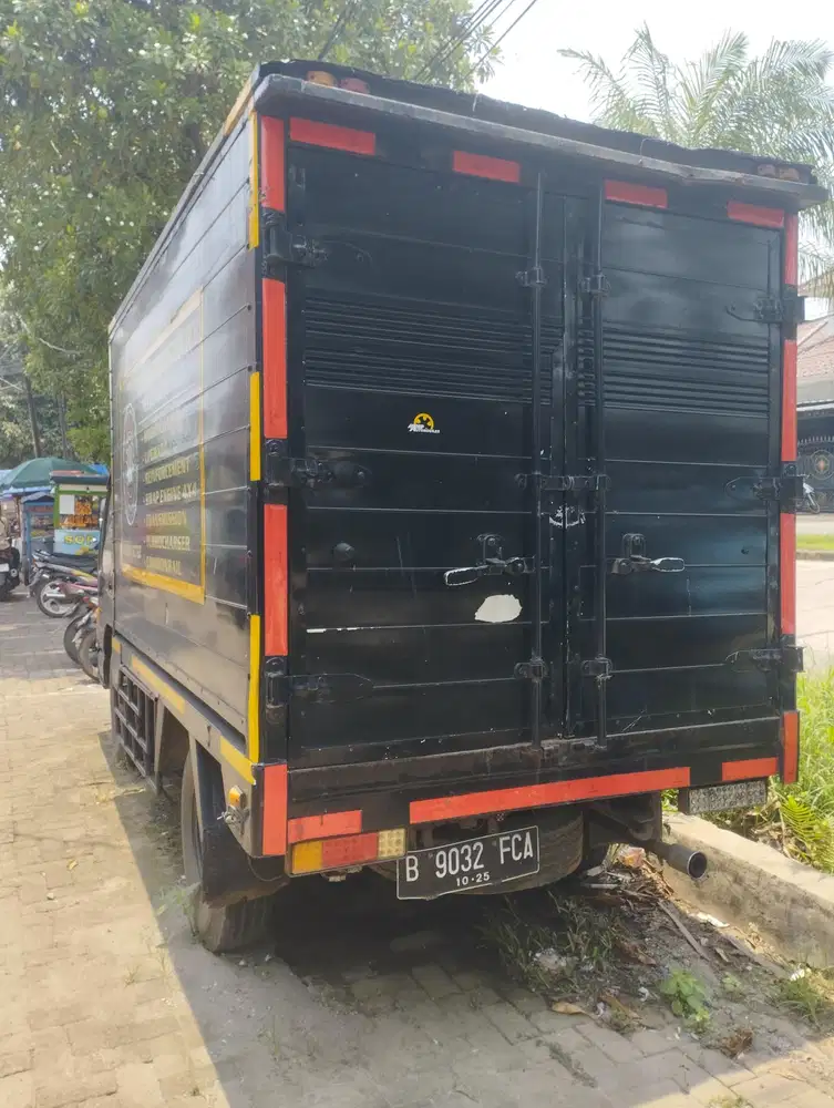 Isuzu Elf NHR 55