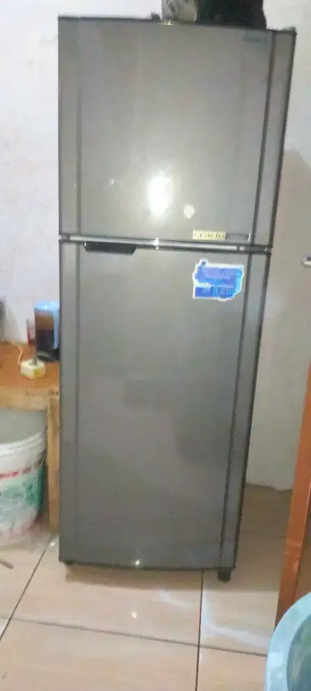 Kulkas 2 pintu toshiiba minus