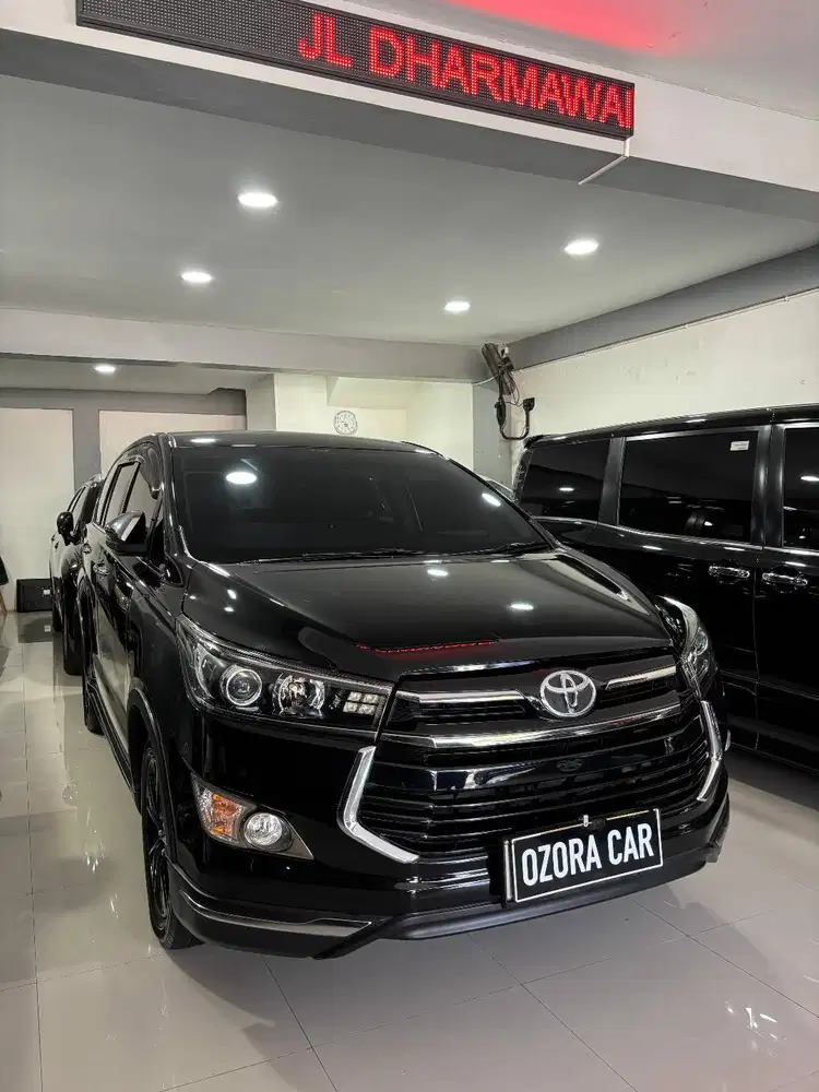 Innova Venturer 2.4 A/T Diesel