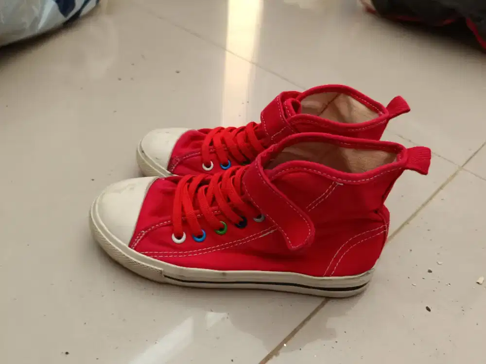 RED CUTE SNEAKERS