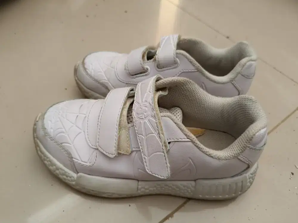 Spiderman sneakers white