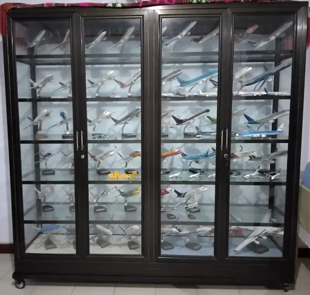 Jual Lemari etalase Kaca