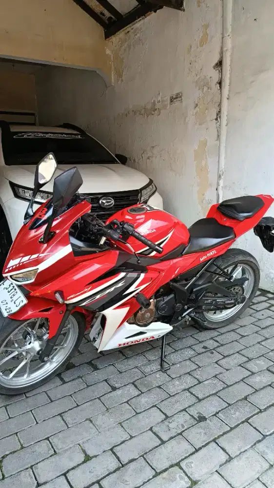 HONDA CBR 150R 2019