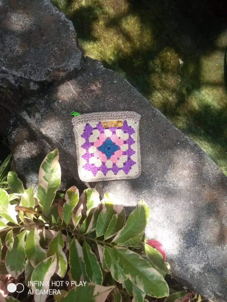 Dompet rajut granny square