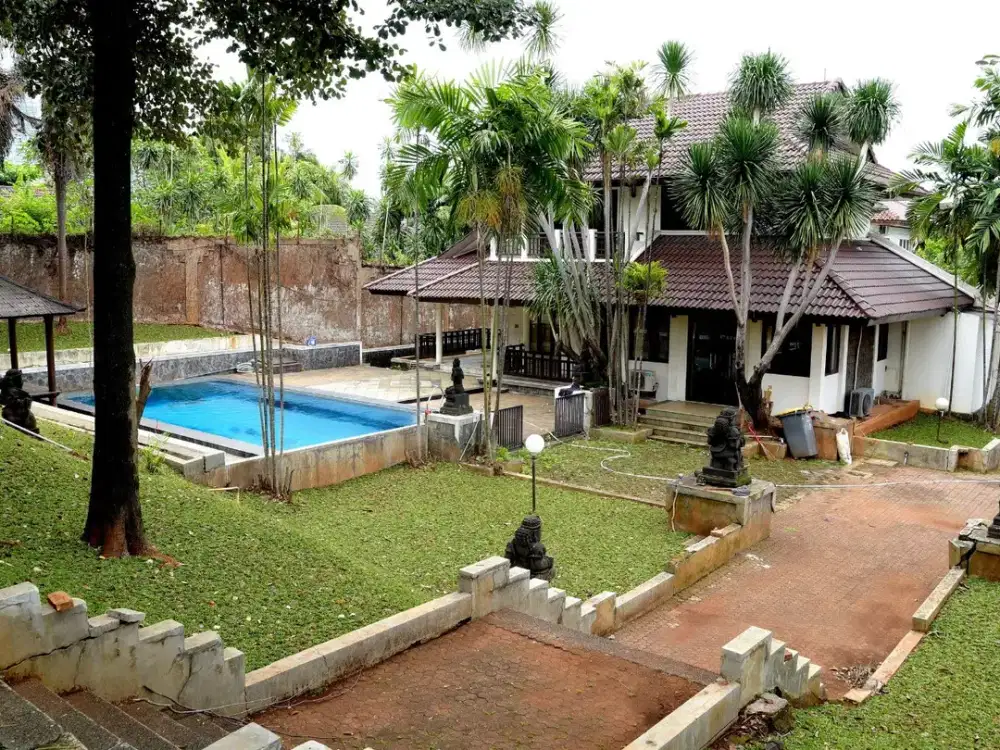 DIJUAL DAN DISEWAKAN RUMAH ALA VILLA DI JAKARTA SELATAN