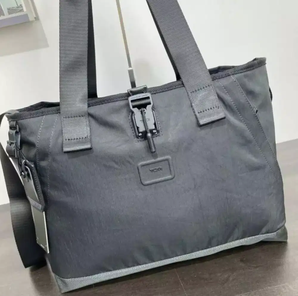 Tas Tumi Retreat Tote Bag Selempang Slingbag Grey Abu
