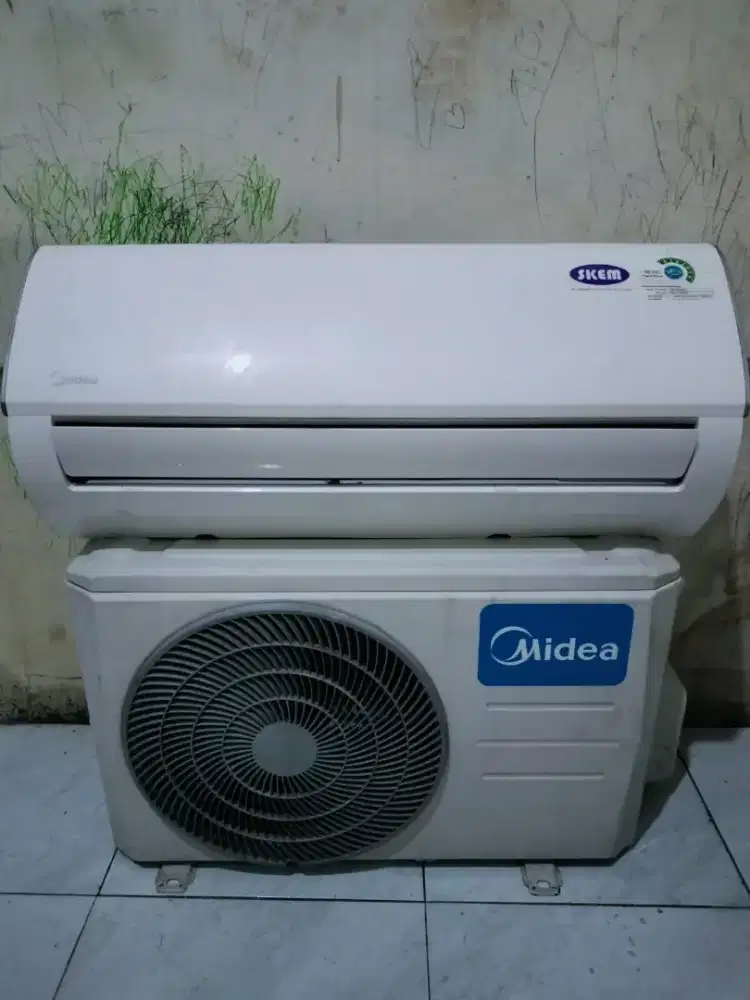 Jual ac midea 1/2pk R32lowwat 360 watt kondisi 95% ori semua