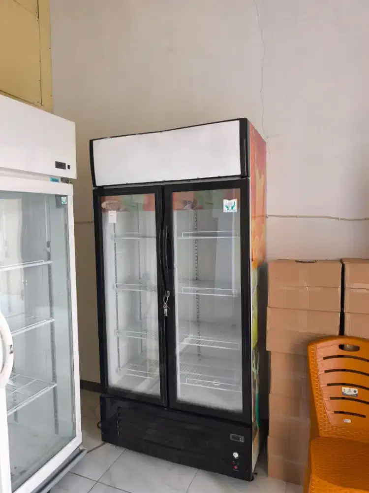 Showcase 2 pintu