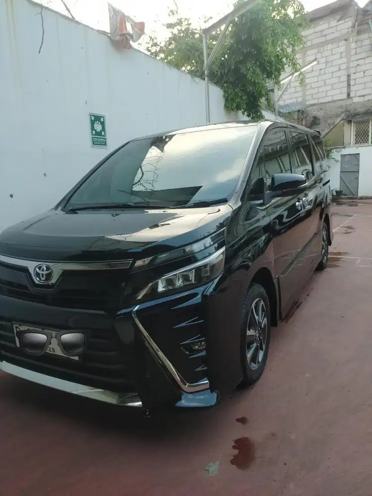 Toyota Voxy 2018