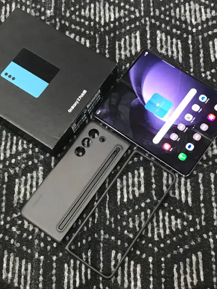 Samsung Galaxy Fold 5 12/256GB
Bonus Case ori
Resmi