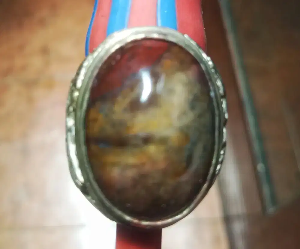 Cincin gambar kepala harimau.