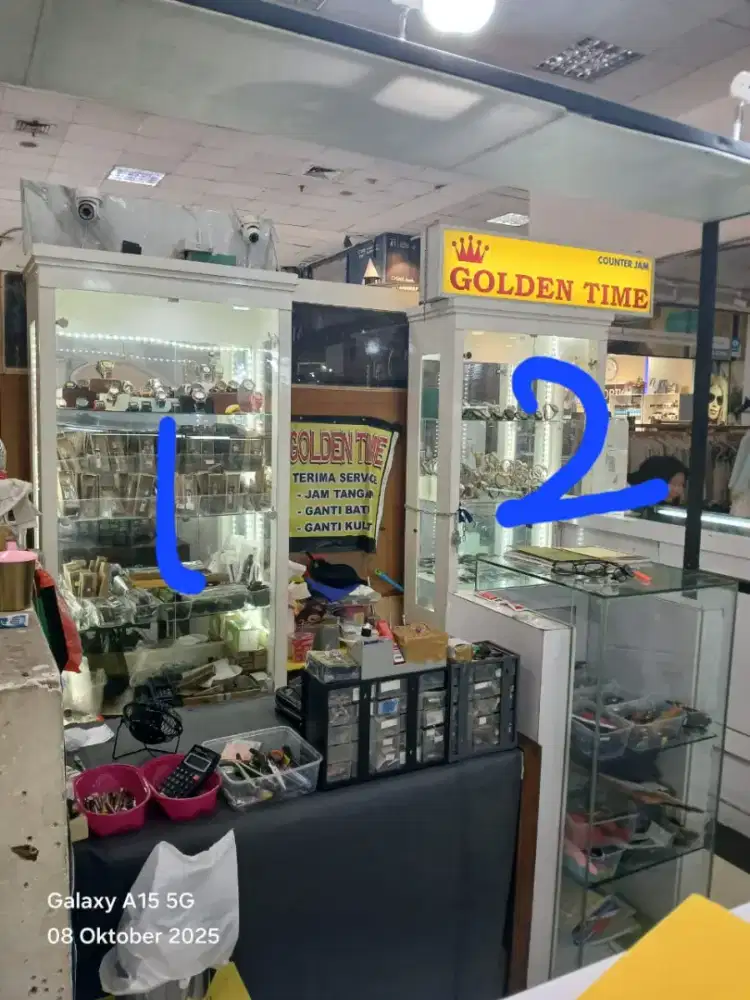 Lemari kaca dan etalase kaca serba guna
