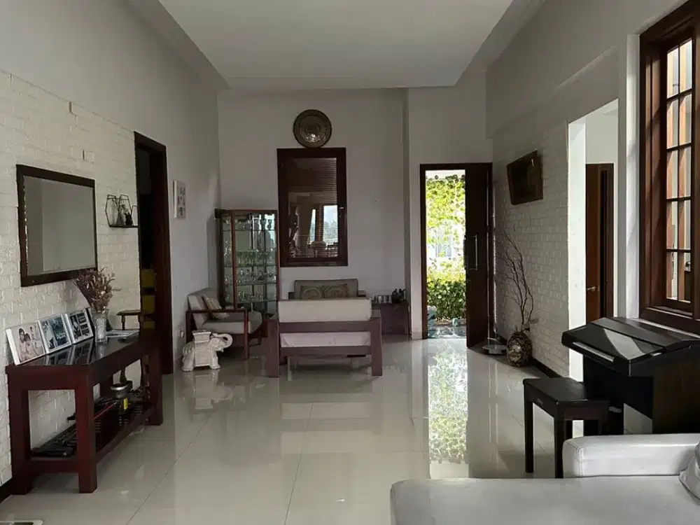 Dijual Rumah Full Furnished di Kota Baru Parahyangan