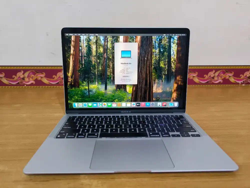 MacBook Air  M1  2020 like new