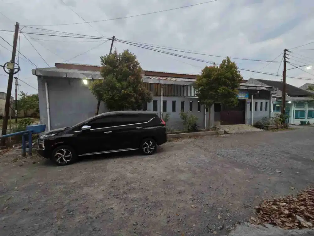 Rumah Atau Gudang Strategis Siap Pakai Di Grogol Indah, Cocok Untuk Ruang Usaha.