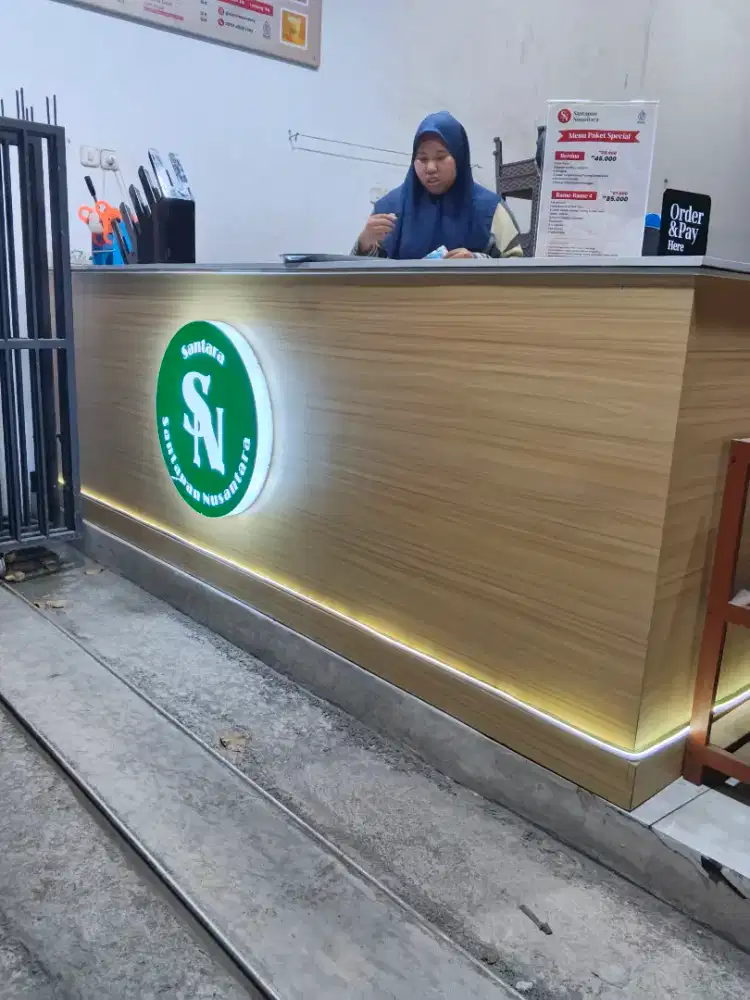 Dijual meja bar/resepsionis (nego tipis)
