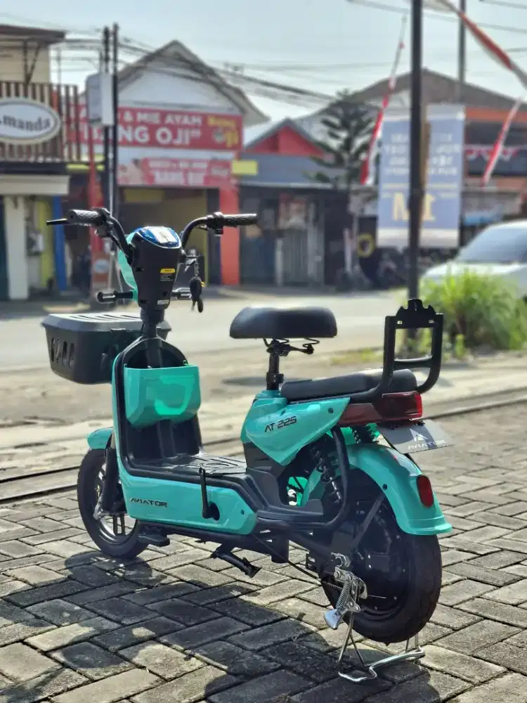 Sepeda listrik aviator type At 225