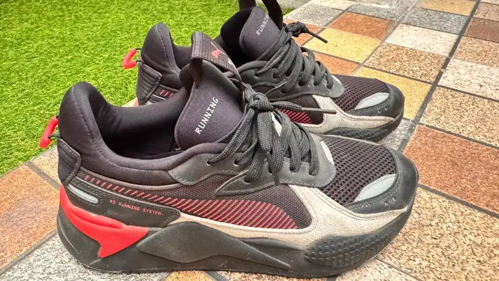 Sepatu pria Puma