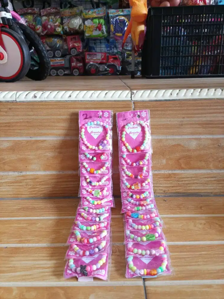 mainan anak gelang manik-manik