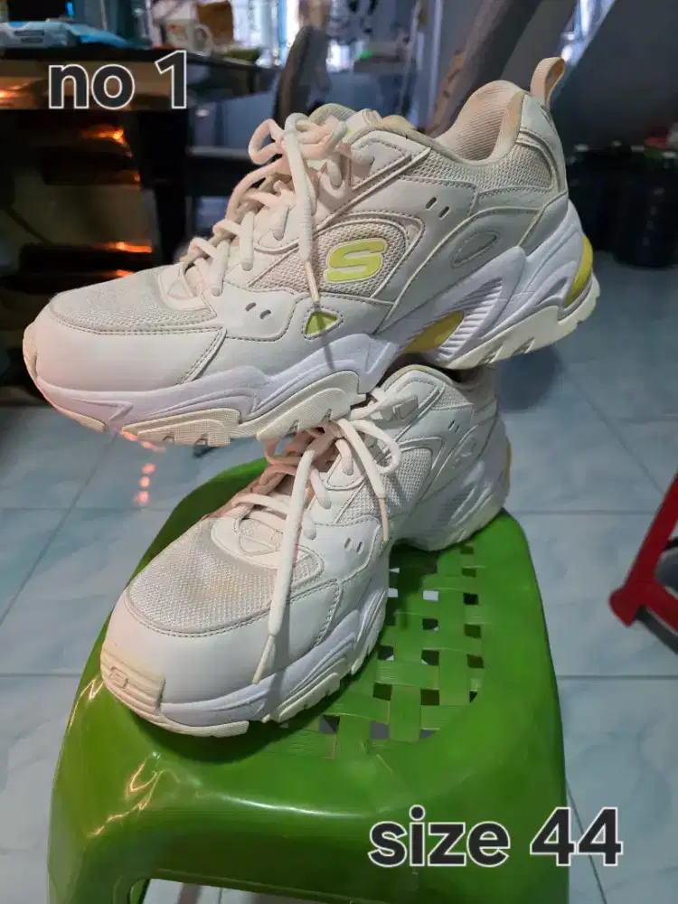 Sepatu skechers pria ori