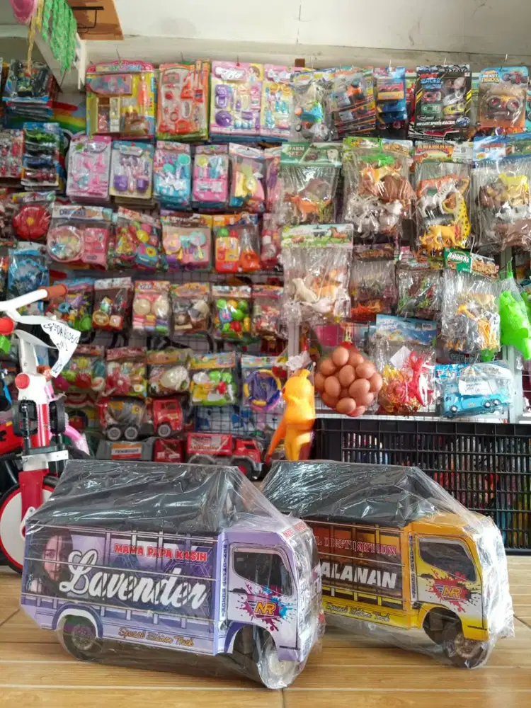 mainan anak truk oleng kayu tanggung ada lampunya