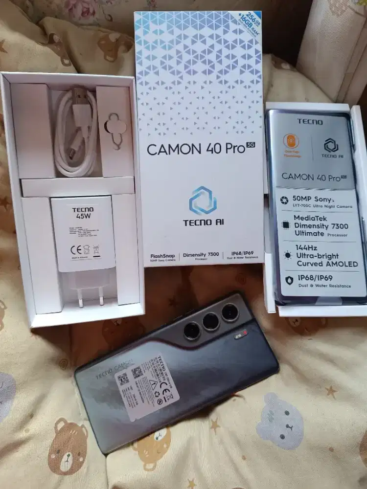 Tecno camon 40 pro 5G 8/256 fullset baru itungan hari. Tt atau jual.