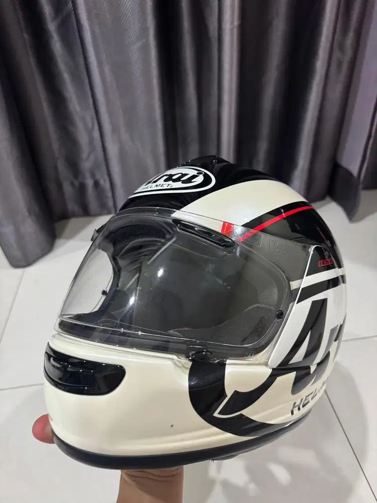 Helm Arai Vector II ukuran ML